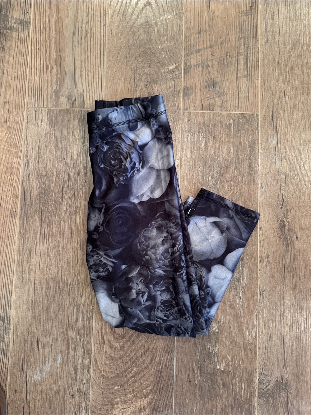 Zara Terez Women’s Floral Print Black Capri Leggings Size Small